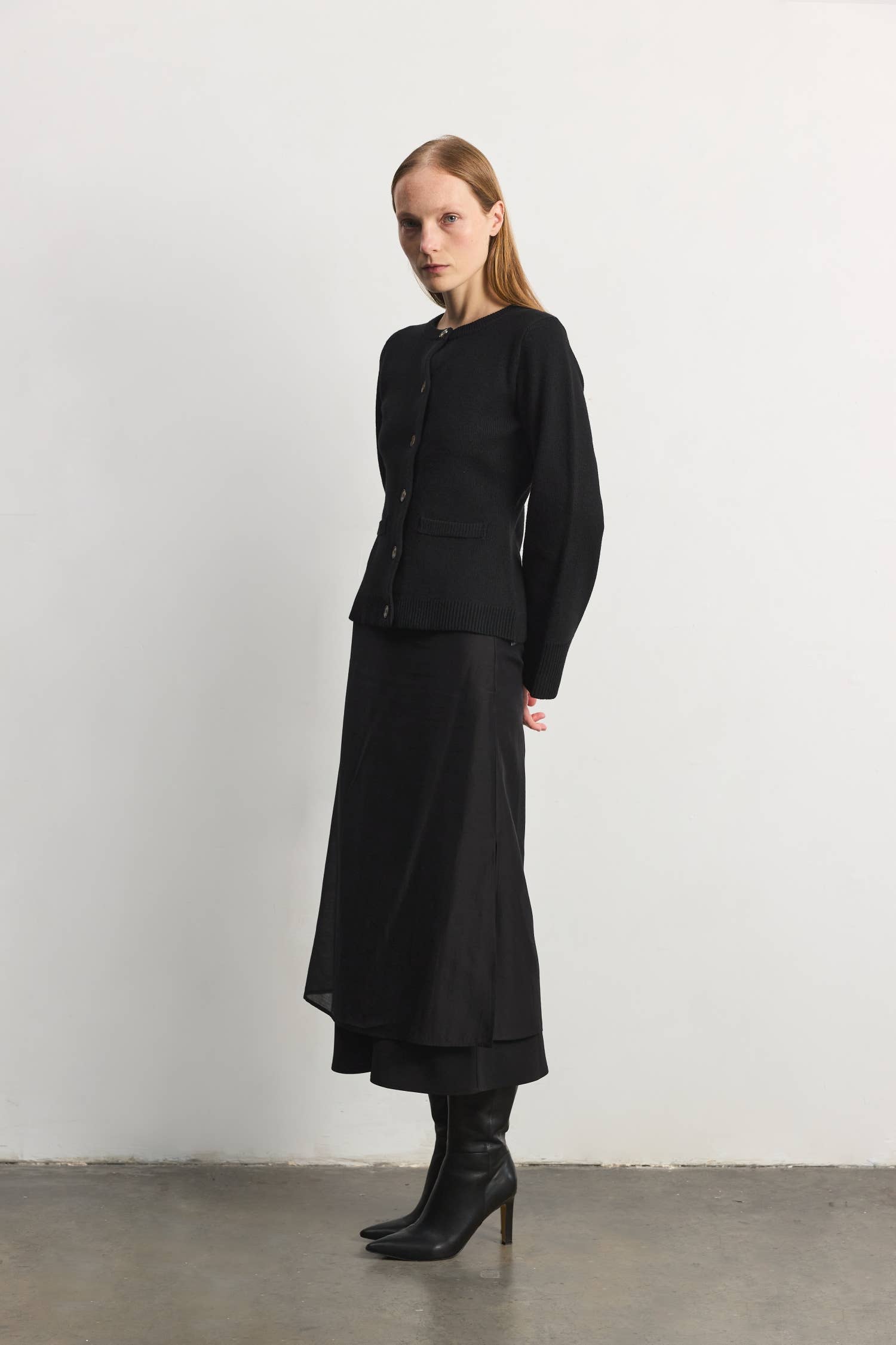 MOD REF – Engroshandel Cardigan - Dame – The Tyler Cardigan | Kvindesweater med klokkeærmer og knapper4