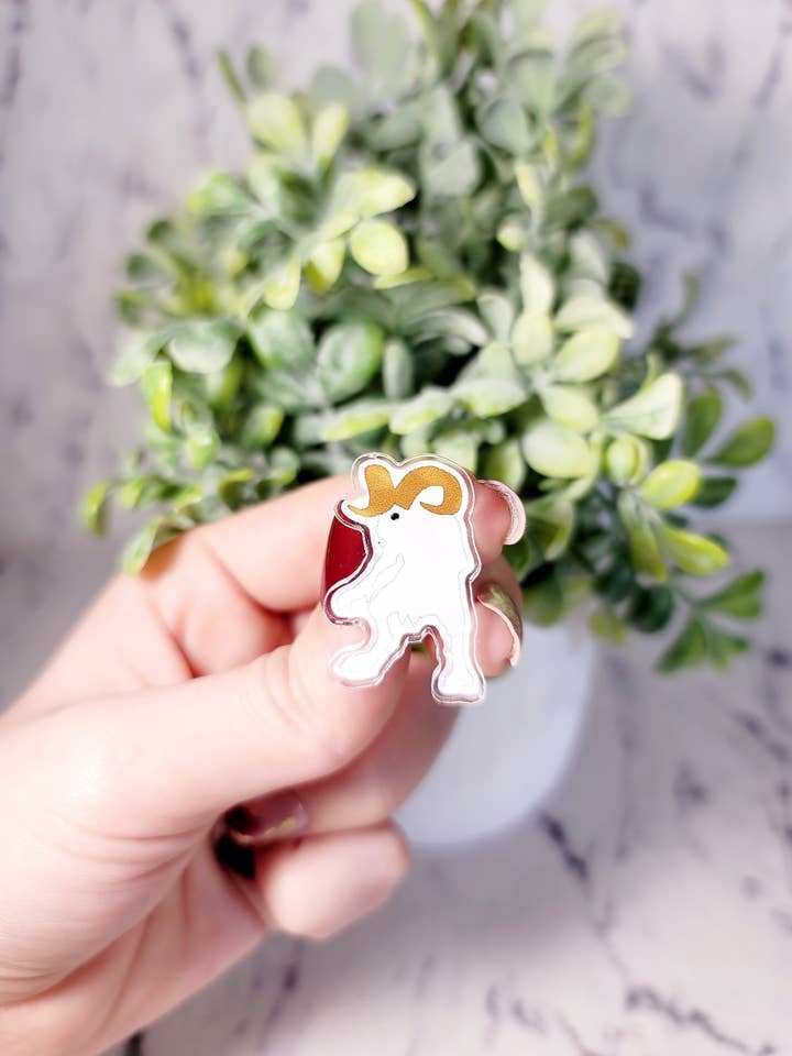 Sheepsquatch Pin, Acrylpin, Cryptid Hunter, Knopen voor wholesale door The Dungeon Rose