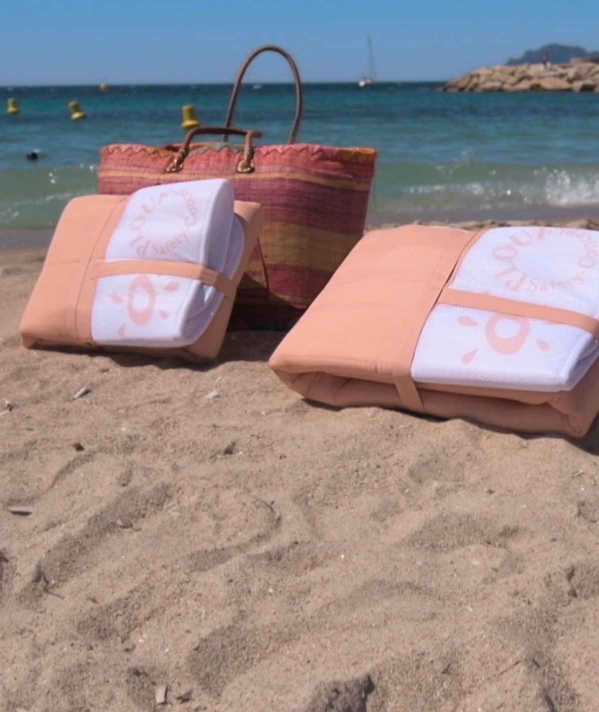 Plouf Safety Concept - Wholesale Inflatables - 2-in-1 Floating Mattress: Relaxation & Idleness13