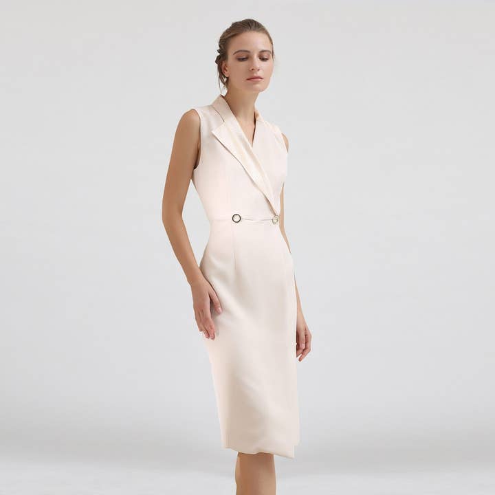 Robe tailleur à col surpiqué pour la vente par Smart and Joy