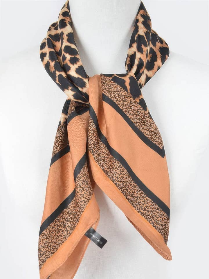 Halstuch mit mehreren Aufdrucken für den Großhandel von CC Wholesale Clothing