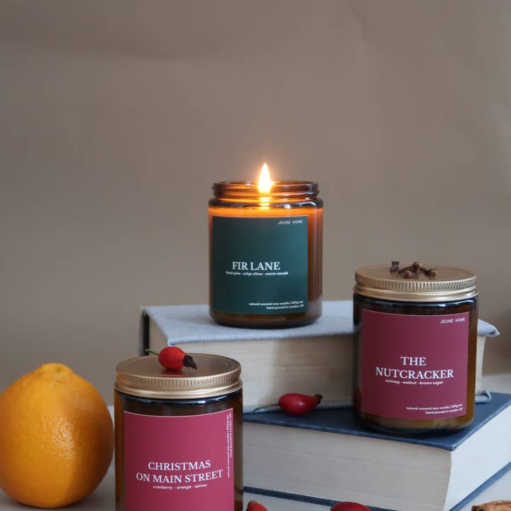 Jeune Home – wholesale Jar/filled candle – Fir lane- coconut wax candle in amber jar | Christmas3