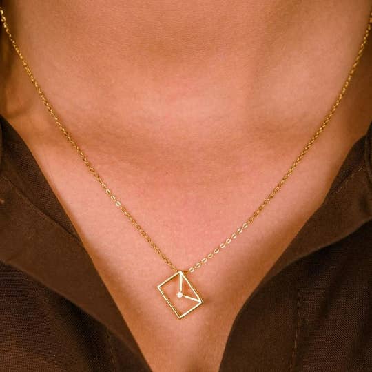 Colar de Pendente Quadrado Slim Dainty Envelope Prateado por atacado de The Colourful Aura