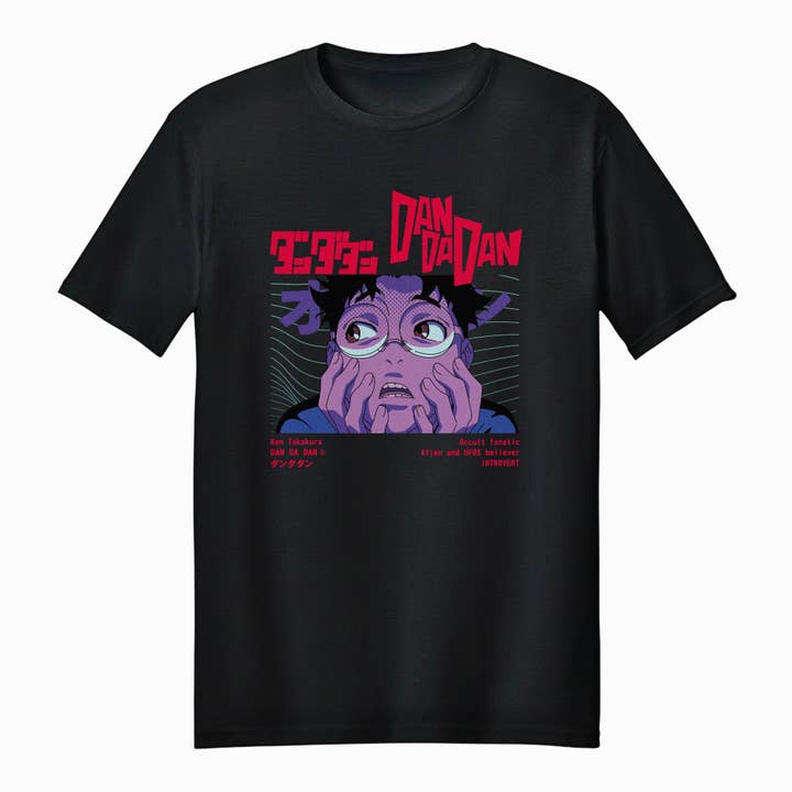 Maglietta Unisex per Adulti con Ritratto di Ken Takakura Dandadan per la vendita all'ingrosso da parte di Fundom