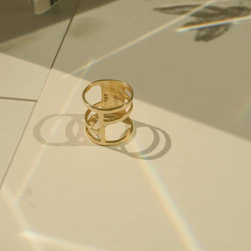 La bague Lithe pour la vente par Milk and Rose