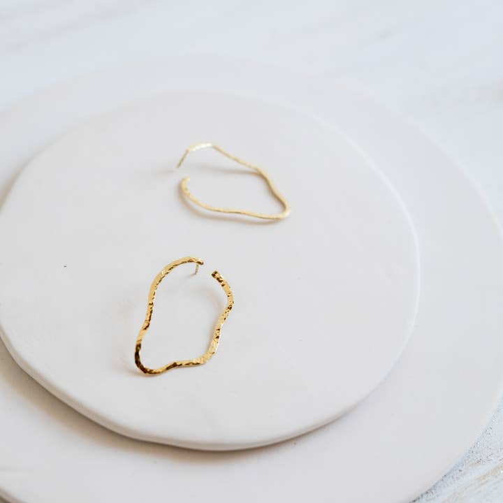 Camino Earrings and other Purchase Wholesale camicie uomo all. Free Returns & Net 60 Terms on Faire trending on Faire.