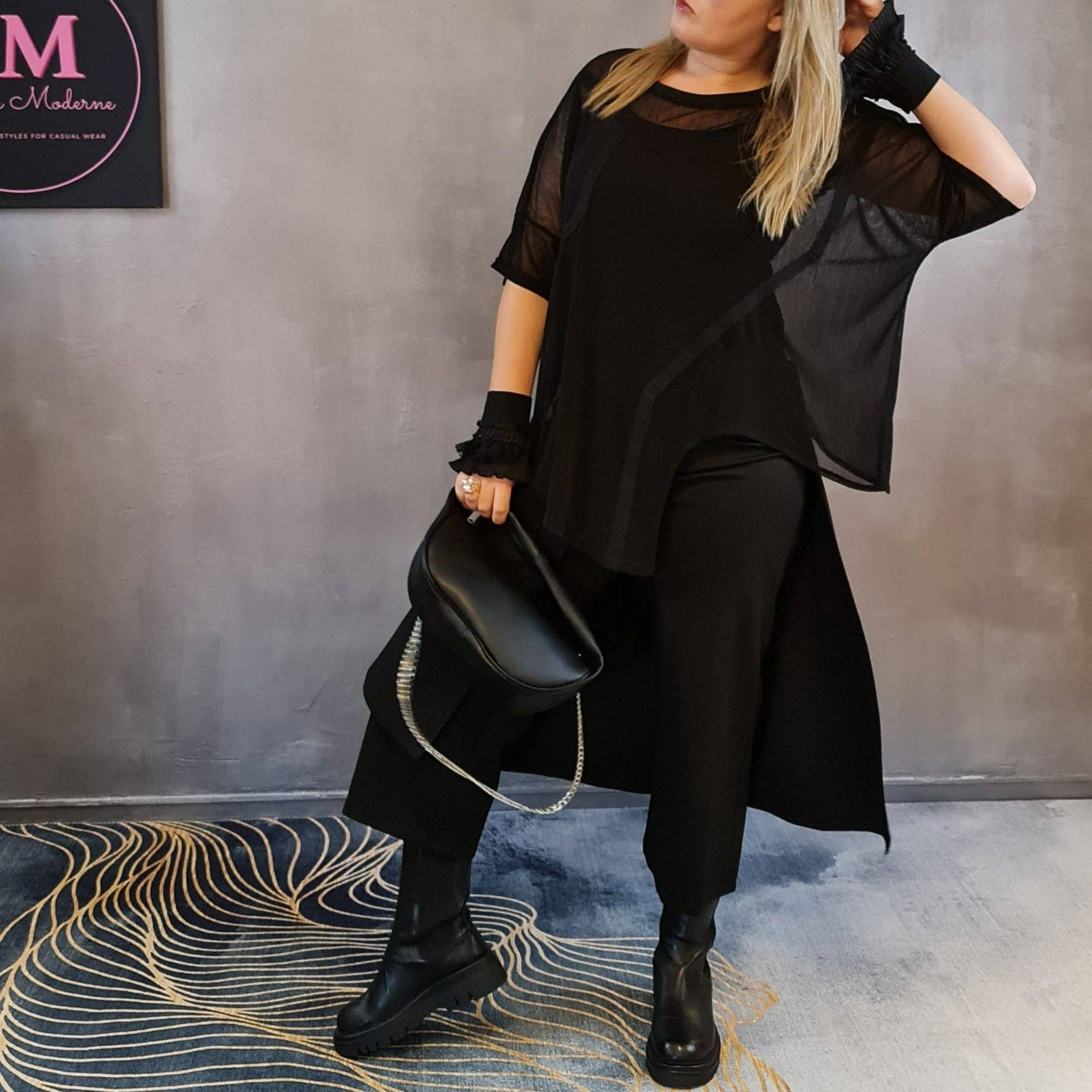 Simple Moderne – Großhandel T-Shirt – Damen – Simple Moderne Street Punk T-Shirt mit unregelmäßigem Design2