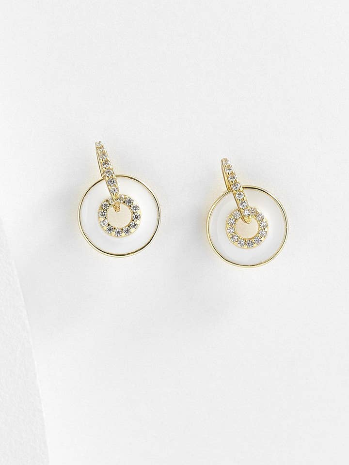 Cara Boucles d'oreilles en forme de cercle en émail pour la vente par Kosa Jewels