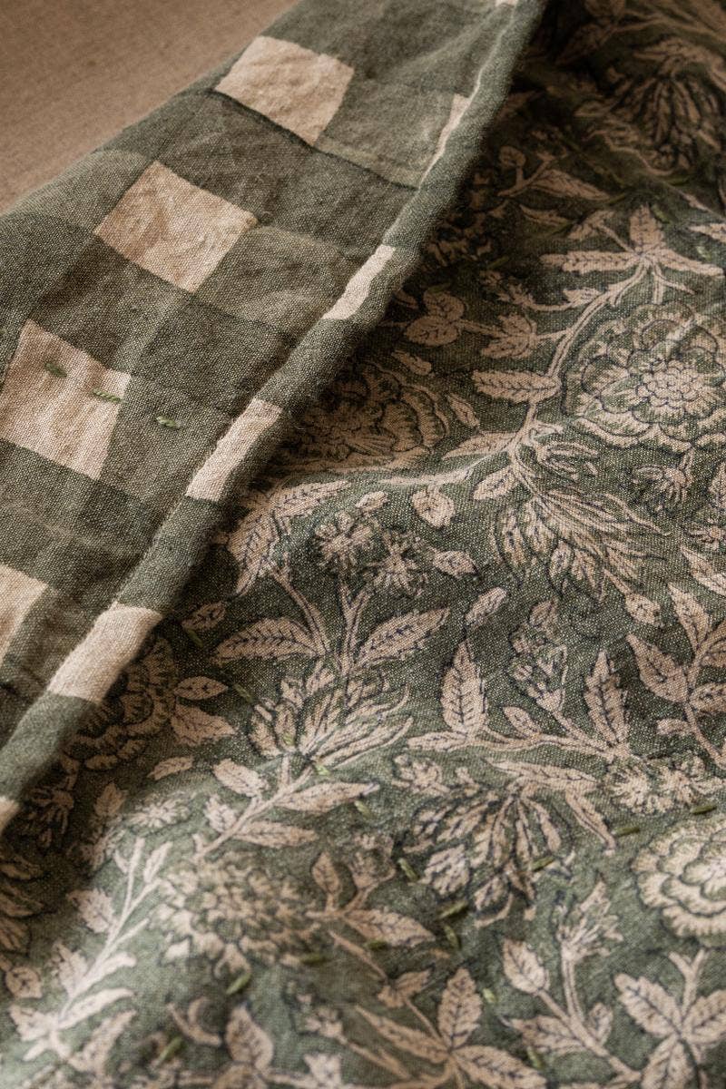 Live Linen - Wholesale Quilt - Block Printed Sorrel Linen Quilt – Reversible Design3