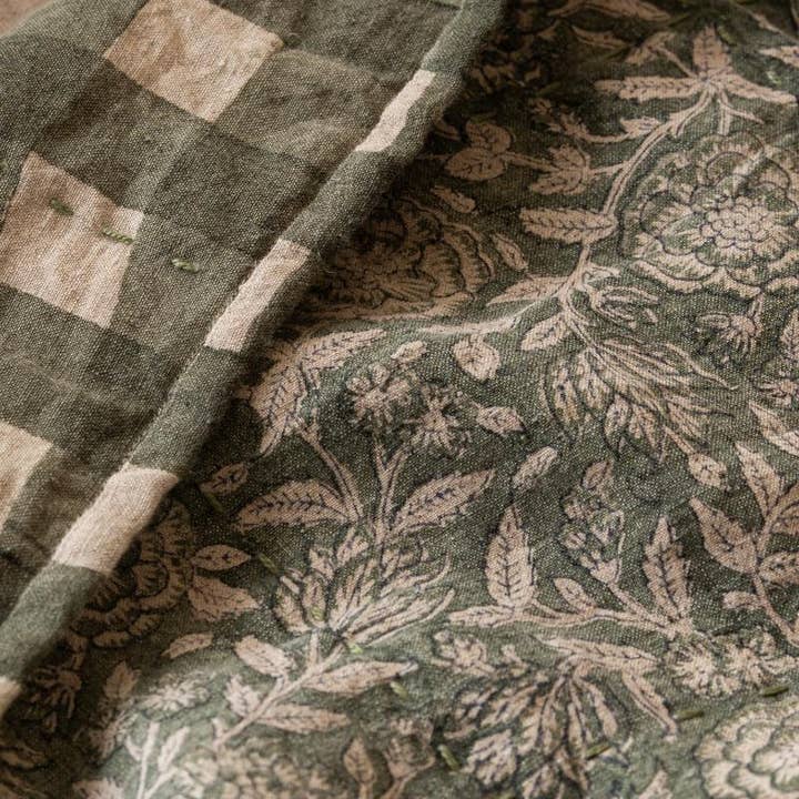 Live Linen - Wholesale Quilt - Block Printed Sorrel Linen Quilt – Reversible Design3