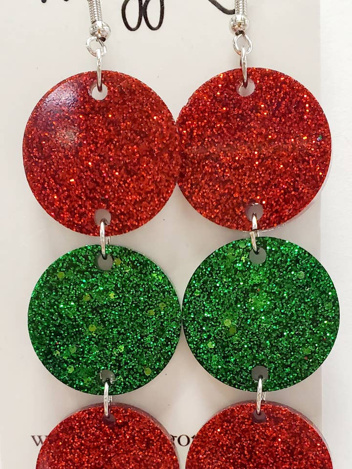 Orecchini natalizi con pendente a goccia rossi e verdi per la vendita all'ingrosso da parte di Maggie G