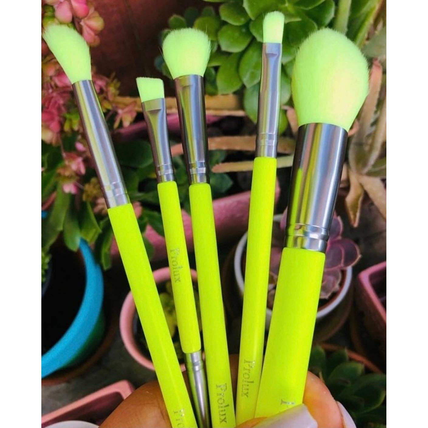 VIAI Beauty - Wholesale Makeup Brush Set - Deluxe 5 Piece Neon Brush Set13