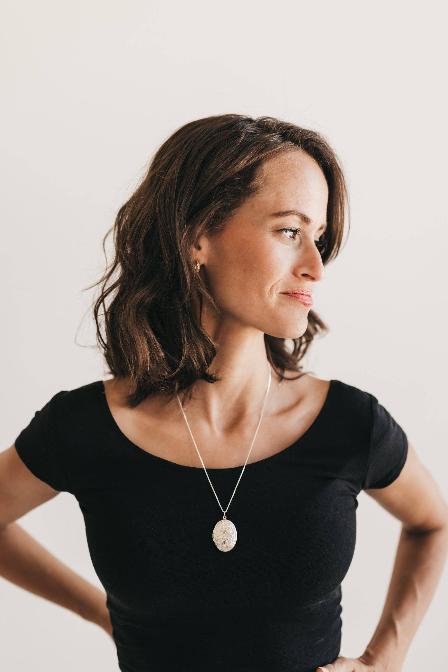 Sydney Rose Co. - Wholesale Locket Necklace - Secret Garden Oval Locket ( Silver)6