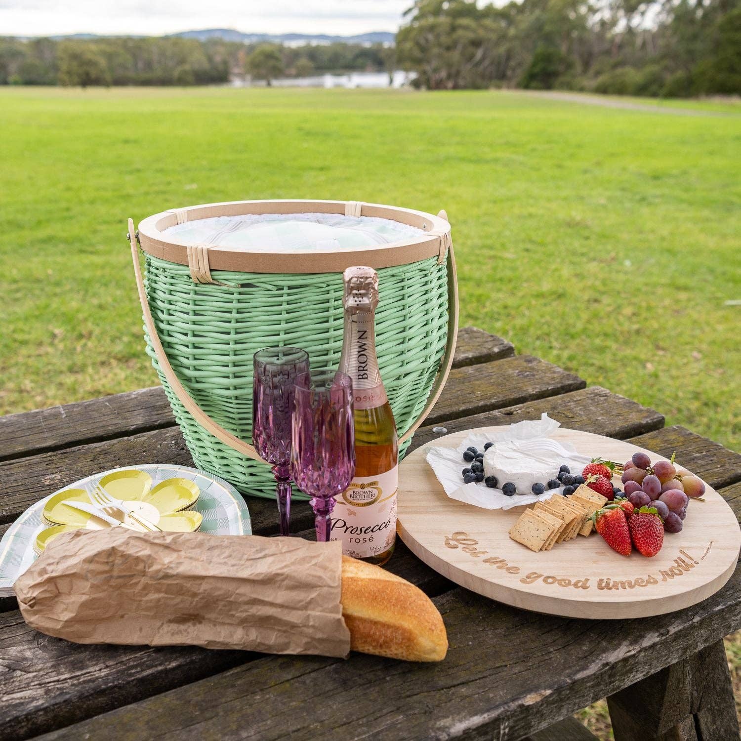 Oh It's Perfect - Wholesale Picnic basket - Coloured Wicker Insulated Picnic Basket5