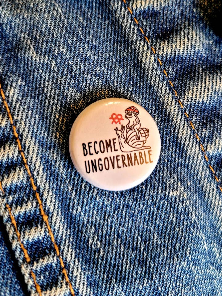 Bouton Devenir Ingouvernable // Bouton Punk Un Pouce pour la vente par Femmearchist