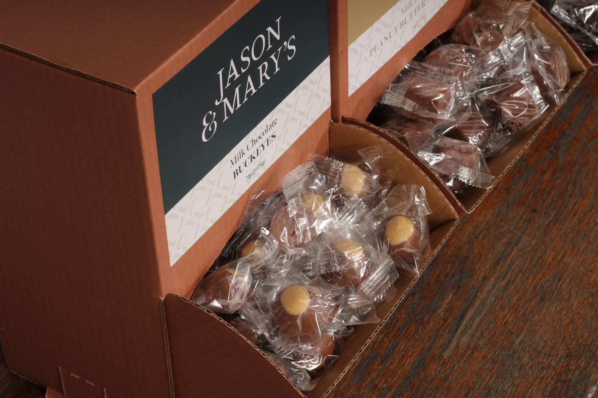 Coblentz Chocolate Company - Vente Friandises enrobées de chocolat - Buckeyes au lait et au beurre de cacahuètes en bouchée 5
