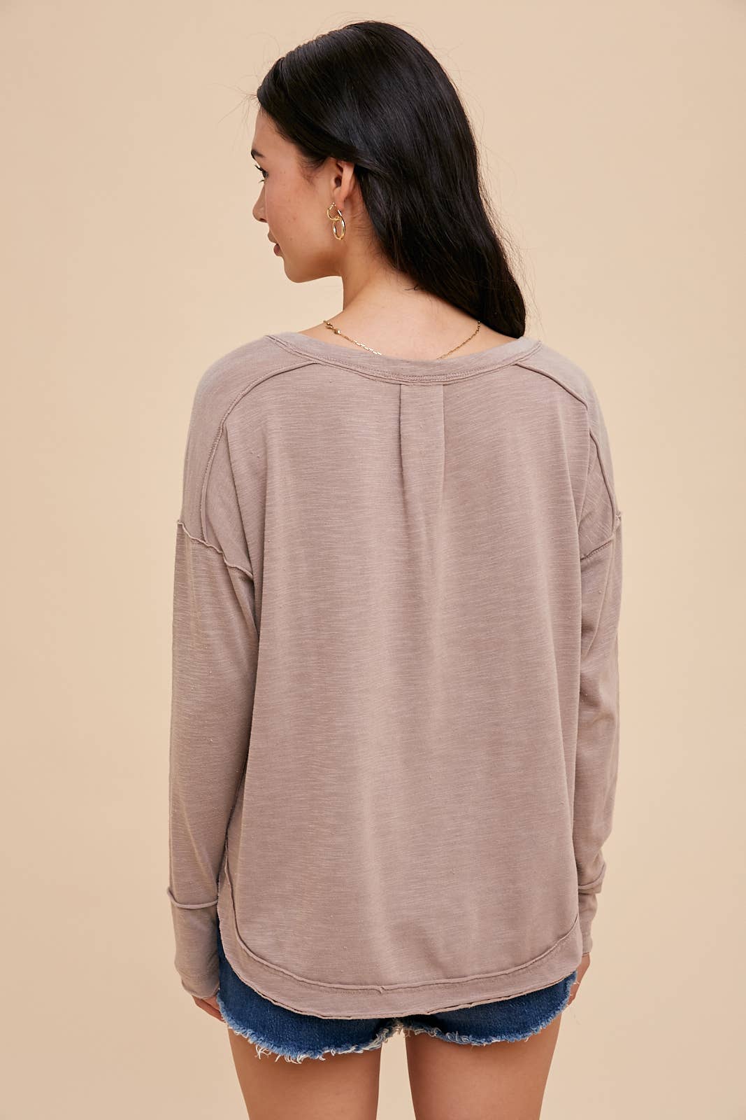 In Loom – wholesale Knit top – Women's – GARMENT WASHED RAW HEM HENLEY TEE6