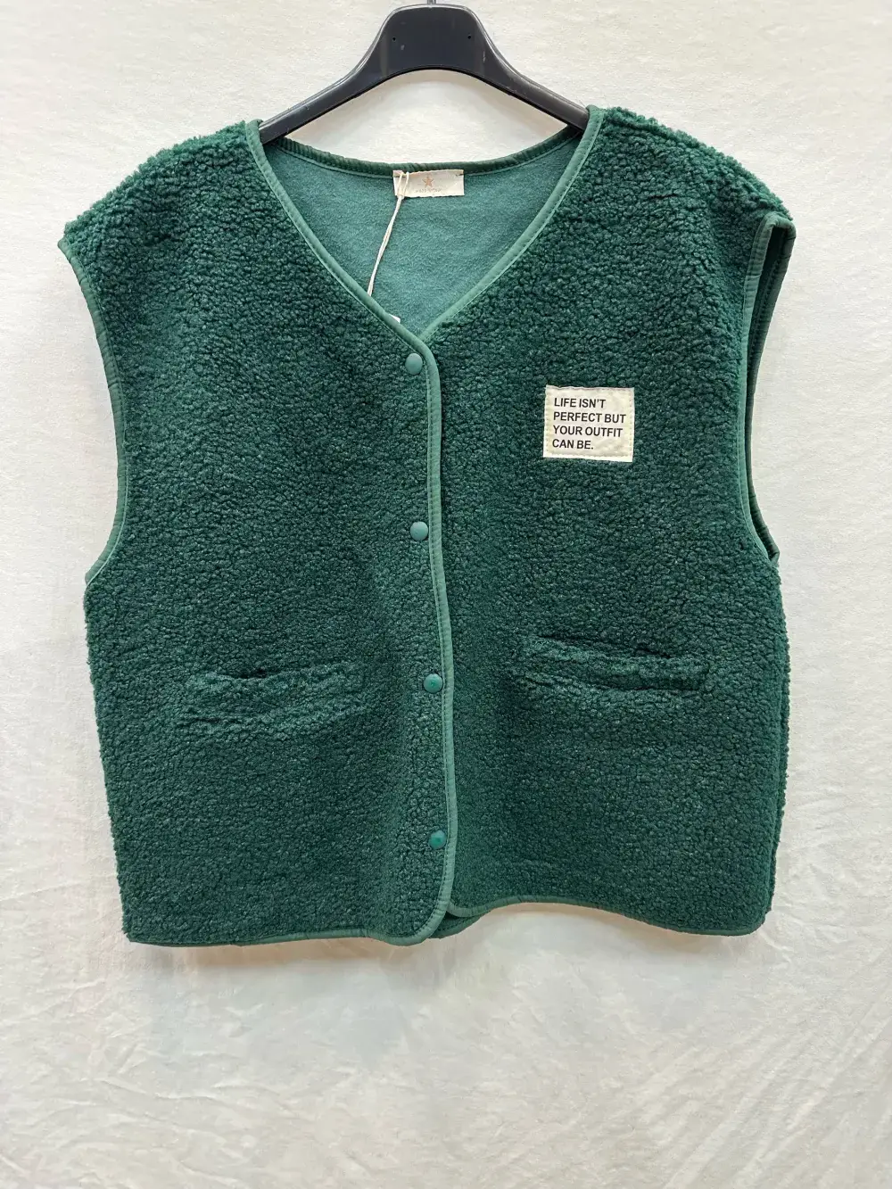 Mimi & Gogo – Großhandel Oberbekleidungsweste – Damen – Moumoute-Weste mit Abzeichen @3418_GiEcussonMoumoute11