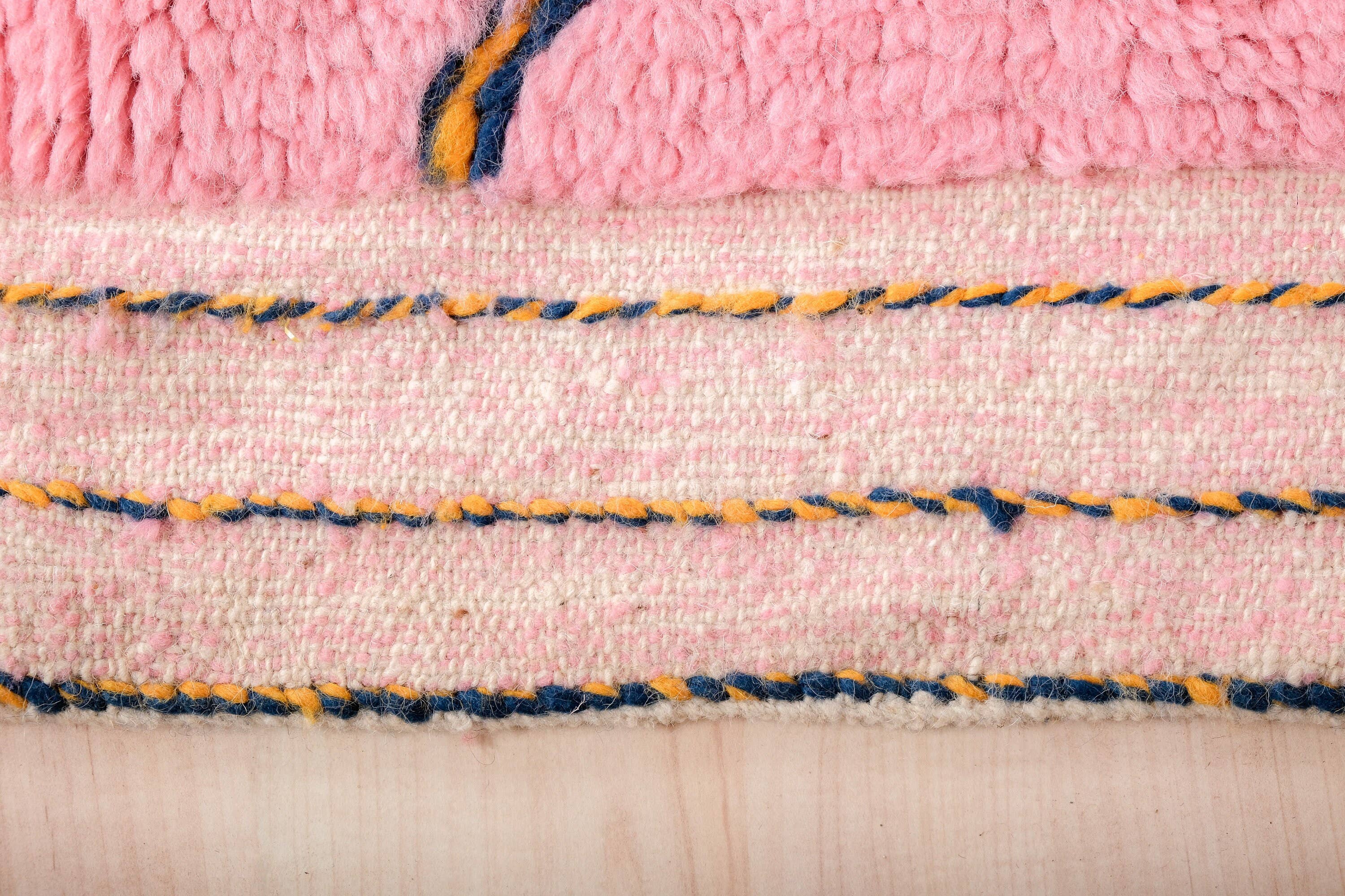 Moroccan Woven Treasures - Vente Tapis - Tapis marocain rose, tapis à poils longs, tapis berbère, grand tapis7