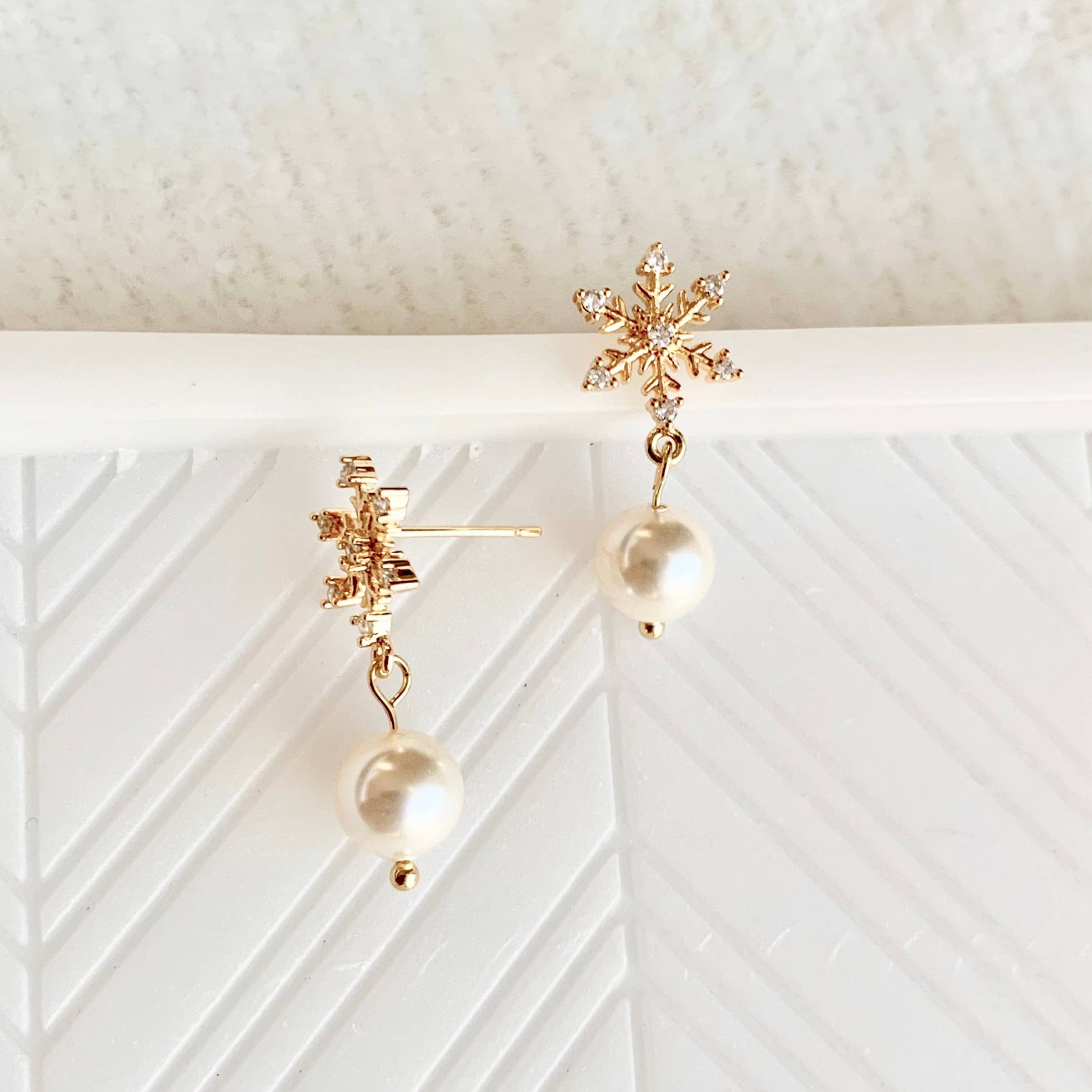 SALT by Sarah Curtis - Wholesale Stud/Post Earrings - PEARL SNOWFLAKE DANGLE EARRINGS | chic winter stud earrings3