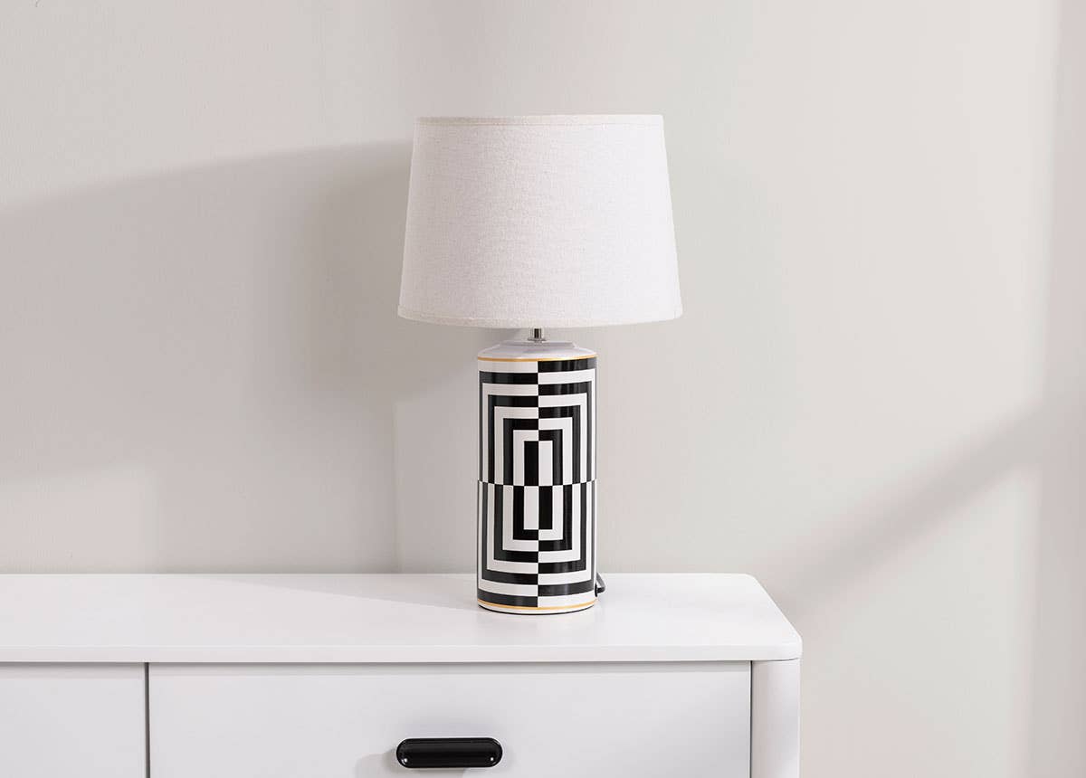 Gdeco - Vente Lampes d'appoint/de bureau - Lampe en céramique 28 x 50 cm à lignes noires et blanches avec abat-jour en lin blanc1