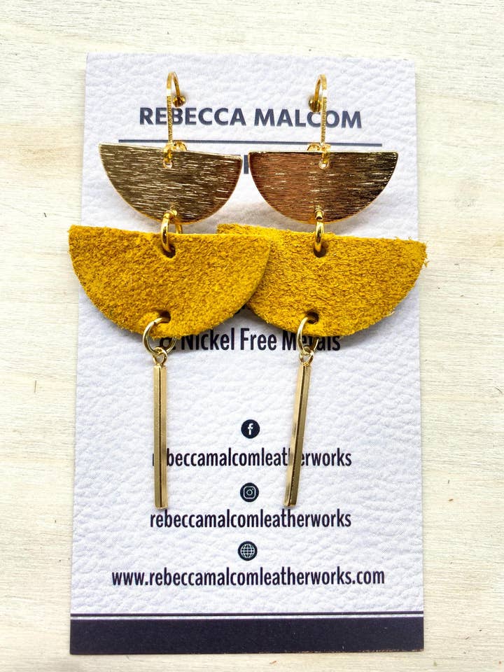 Orecchini a Mezzaluna in Pelle Geometrica con Barra in Ottone per la vendita all'ingrosso da parte di Rebecca Malcom LeatherWorks