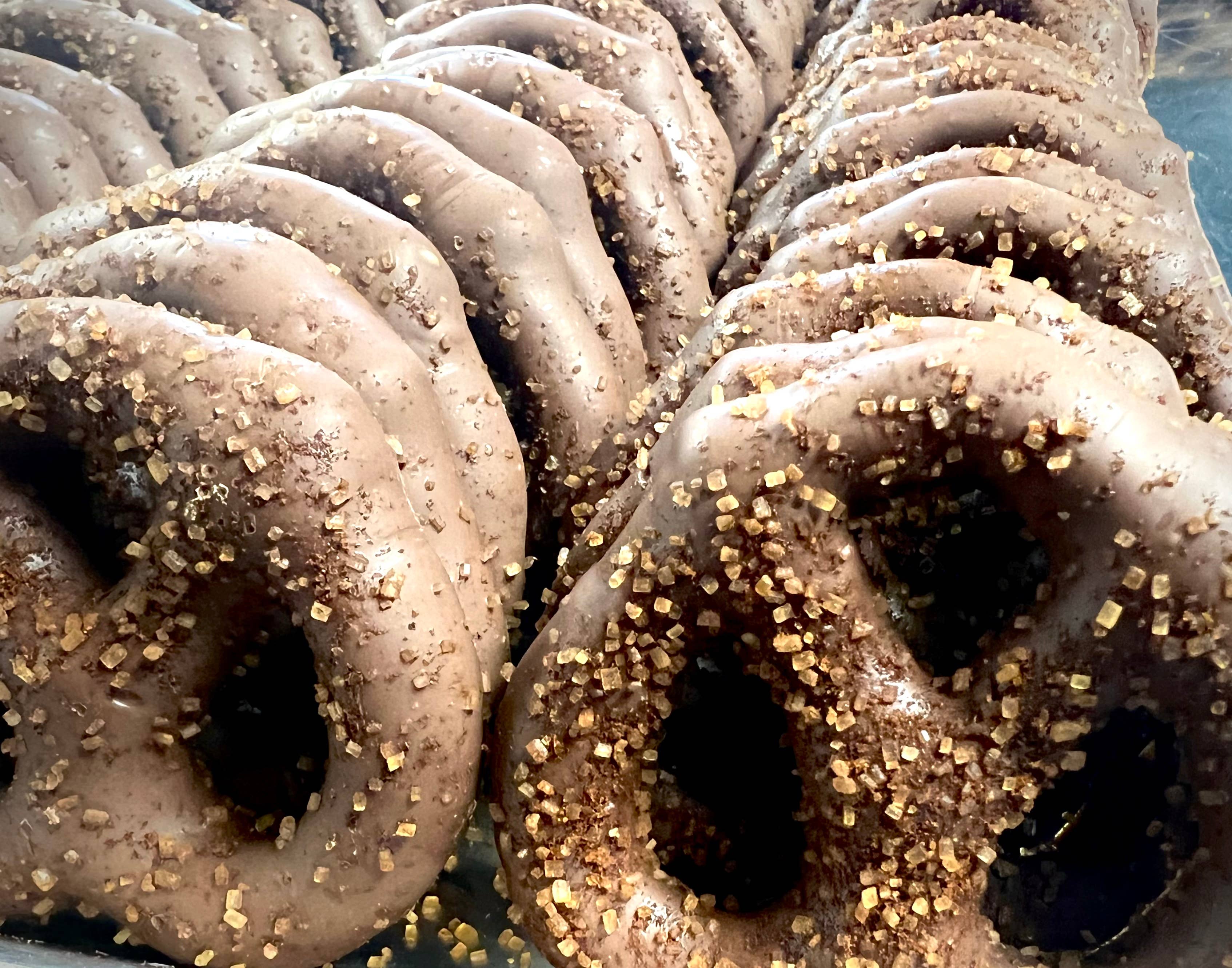O'Shea's Candies Sweet Shop - Wholesale Pretzels - 2PK NEW Cinnamon Sugar Milk Choc. Pennsylvania Pretzels 🥨2