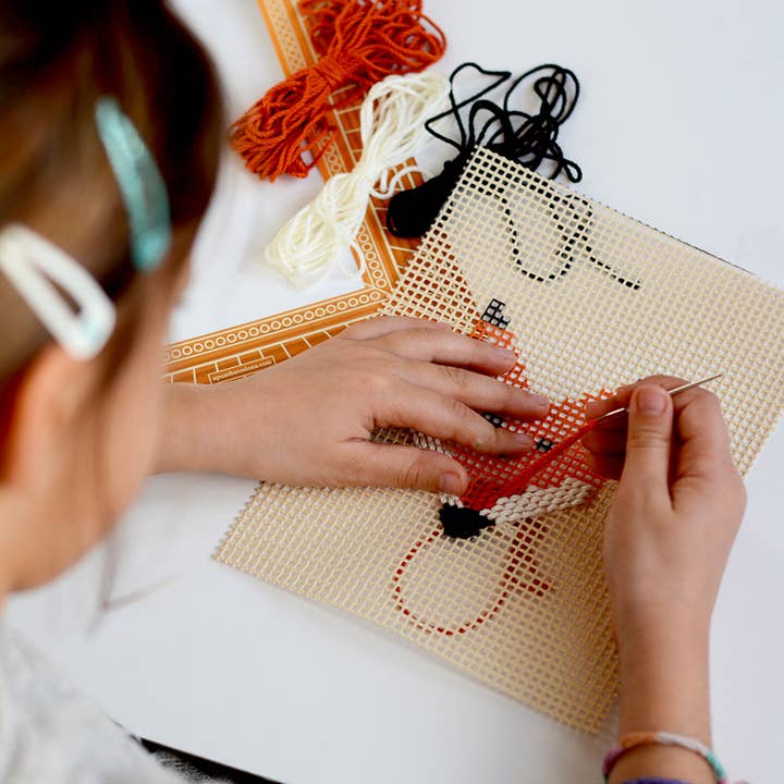 aPunt Barcelona - Wholesale Embroidery/Cross Stitch Supplies - Crafts for children embroidered in half stitch7