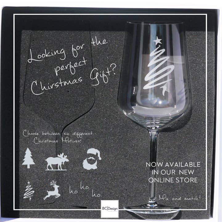 Set di calici da vino rosso in cristallo a tema albero di Natale per la vendita all'ingrosso da parte di Blue Chilli Design