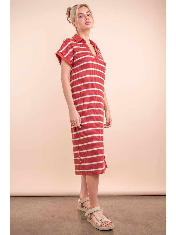 ROST/HAFERFLOCKEN Übergroßes gestreiftes Strick-Midikleid mit Kragen ND31647 für den Großhandel auf Faire10