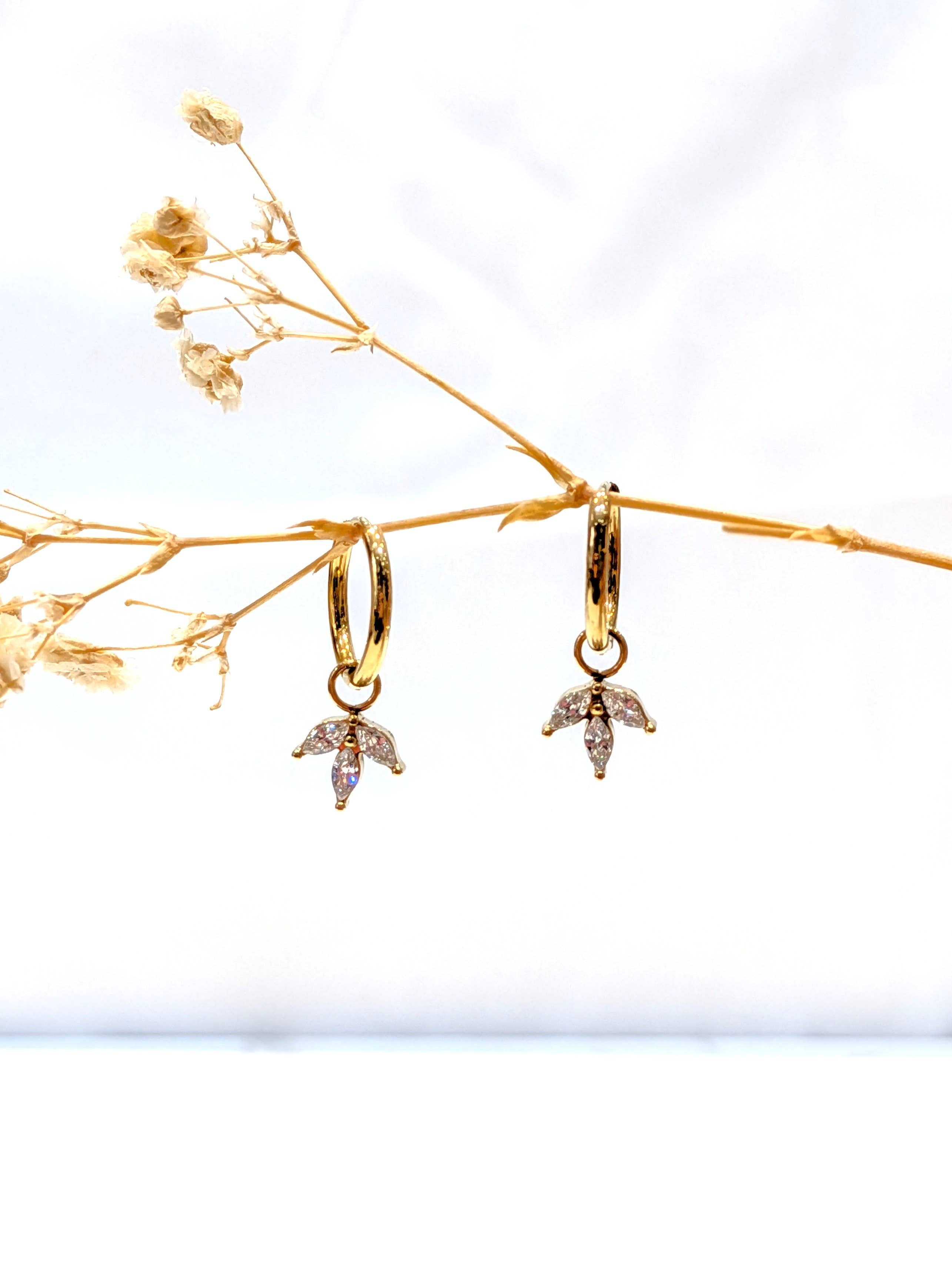 LOLO & YAYA – Großhandel Ohrhänger – Lamballis Blatt-Strass-Ohrring aus Edelstahl0