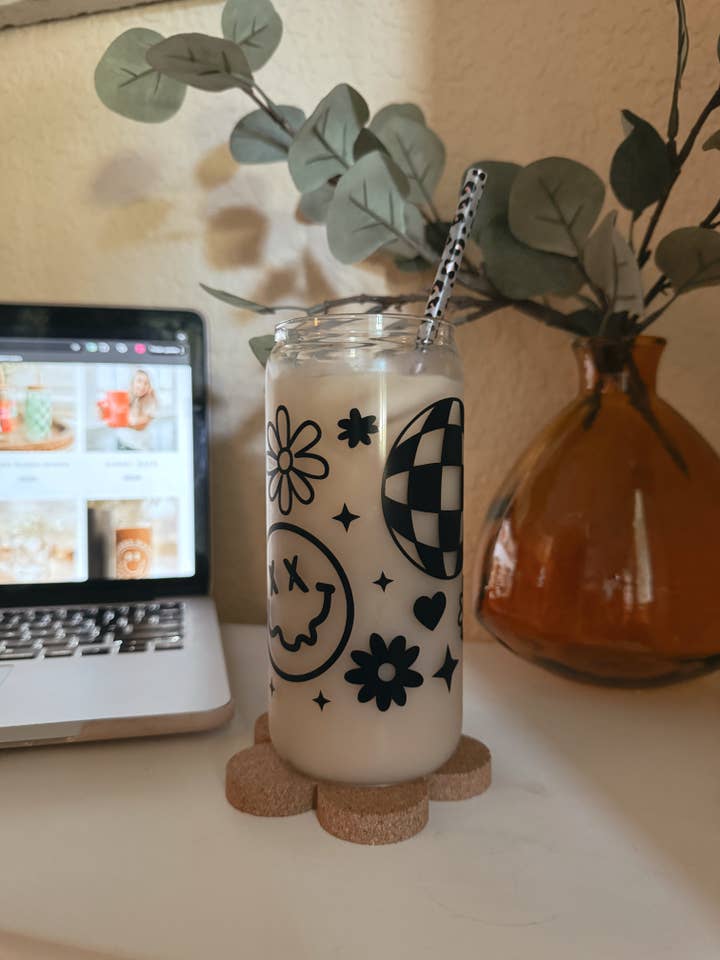 Groovy Vibes voor wholesale door Cup of Hope