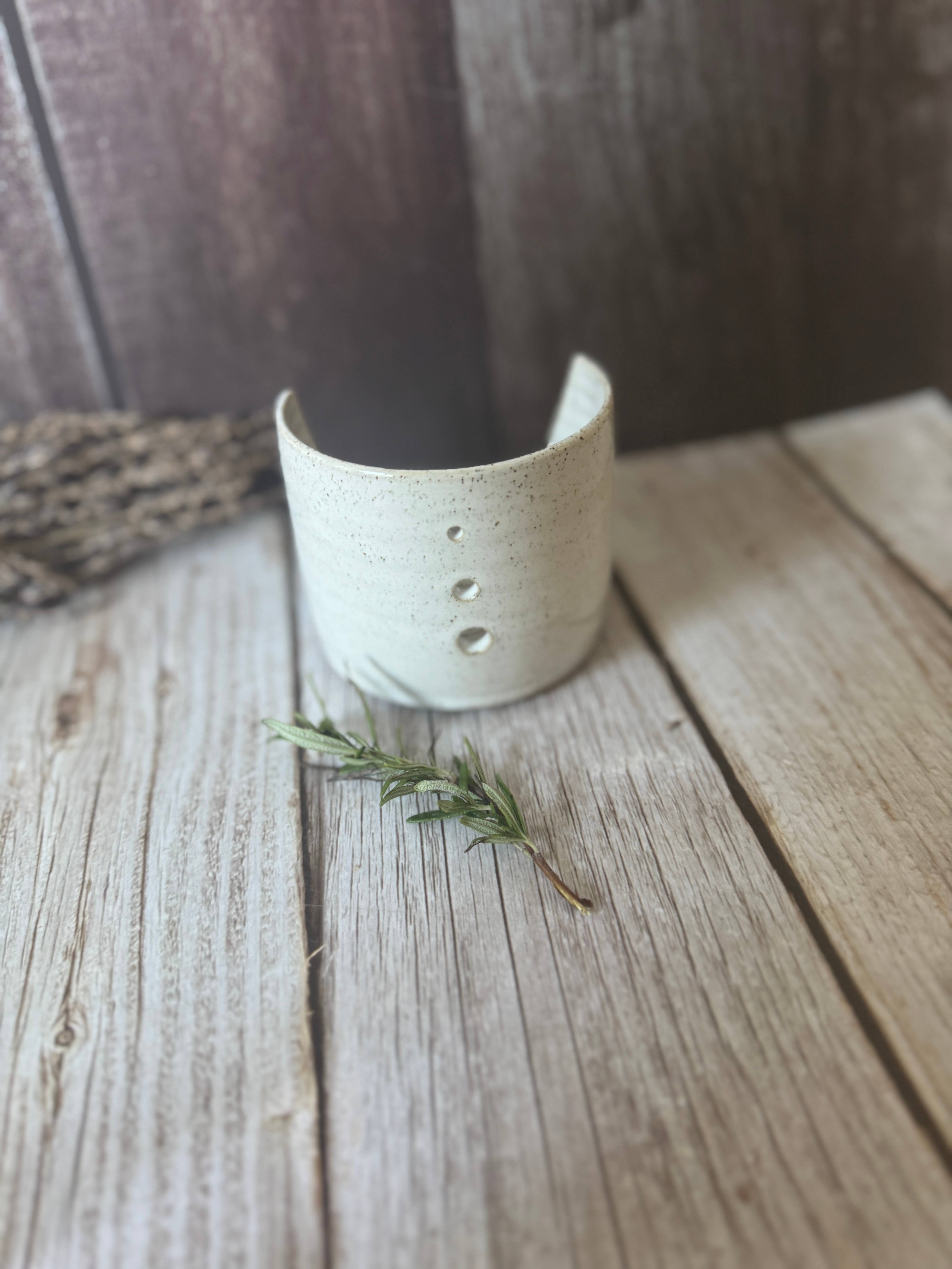 Wolf and Clay Pty Ltd - Wholesale Kitchen tool/gadget - Ceramic Herb Stripper1