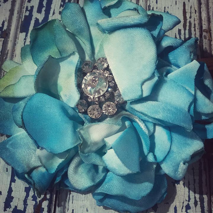 A Rare Bird Shop - Wholesale Brooch - VINTAGE VELVET OLIVE PIN2