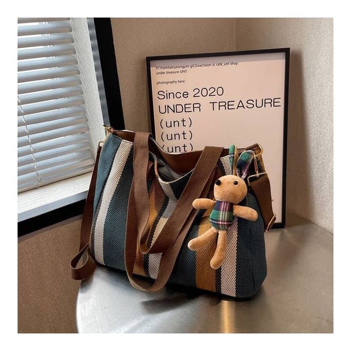 Plush Looks - Vendita all'ingrosso Borsa tote - Donna - Borsa Tote in Tela a Righe con Ciondolo - Grande Capacità5