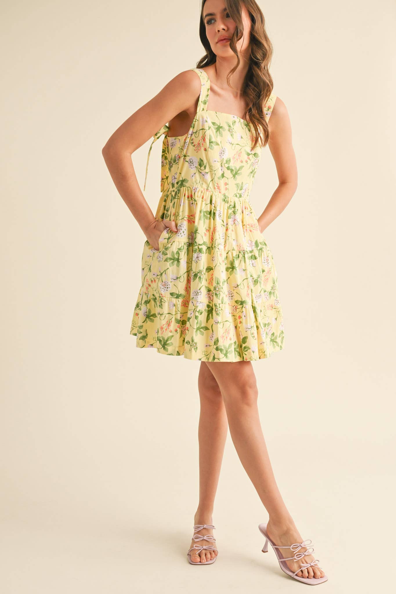 &MERCI - Vente Robe – femme - ROBE COURTE À VOLANTS FLORAUX AVEC BRETELLES À NOUER MDR380814