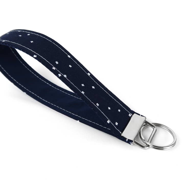 Navy White Blossom Nyckelring för wholesale av Designs By Rachel Lynn
