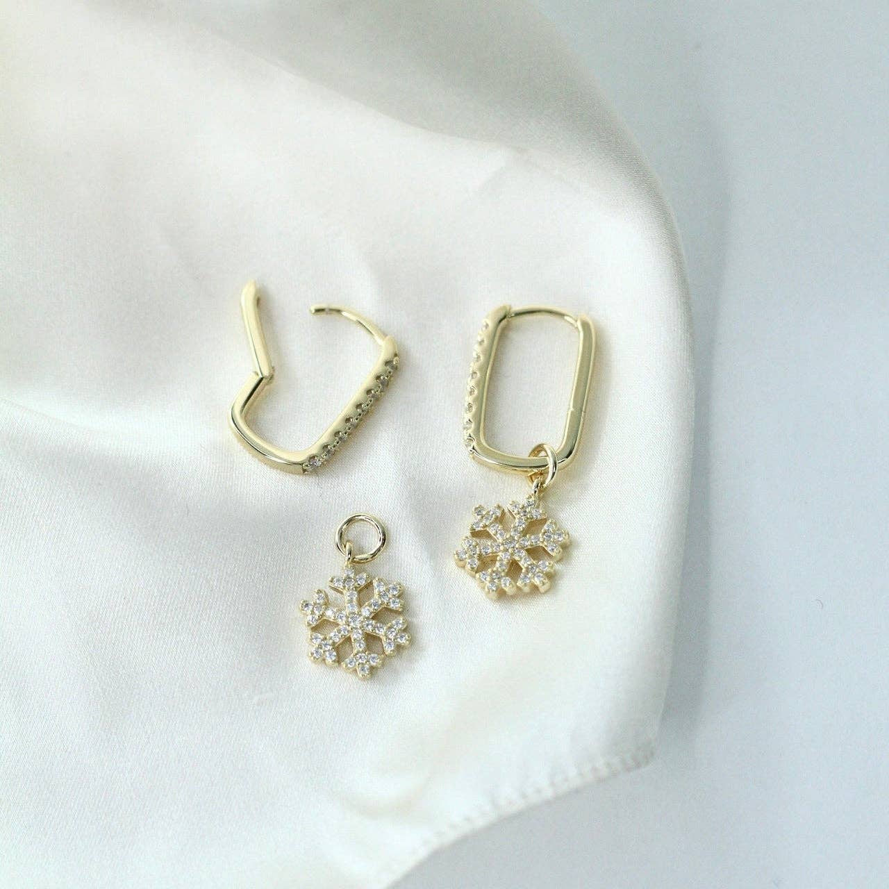 Chloe + Lois - Wholesale Dangle Earrings - Snowflake Charms1
