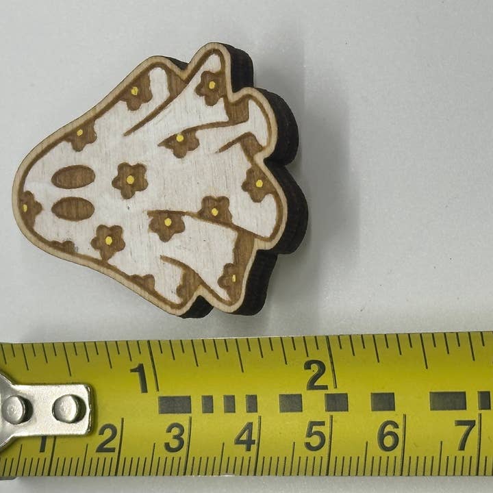 Velvet Guillotine - Wholesale Embroidery/cross-stitch supplies - Daisy Ghost Needle Minder for Embroidery & Stitching3