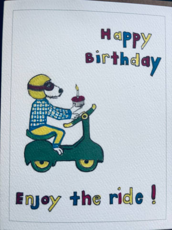 Profite du voyage Joyeux Anniversaire carte de chien scooter cupcake chien pour la vente par Bernie Street Studios
