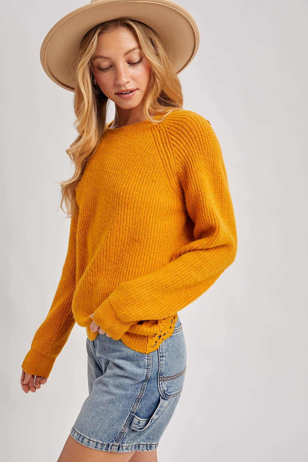 Bluivy - Wholesale Pullover-trui - Dames - Bluivy trui met gehaakte kant en kruispatroon aan de achterkant3