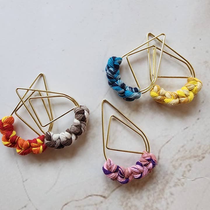 Handmade By Uruba – Engroshandel Bogmærke – Håndlavet flettet garnbogmærke | Farverigt geometrisk metal11