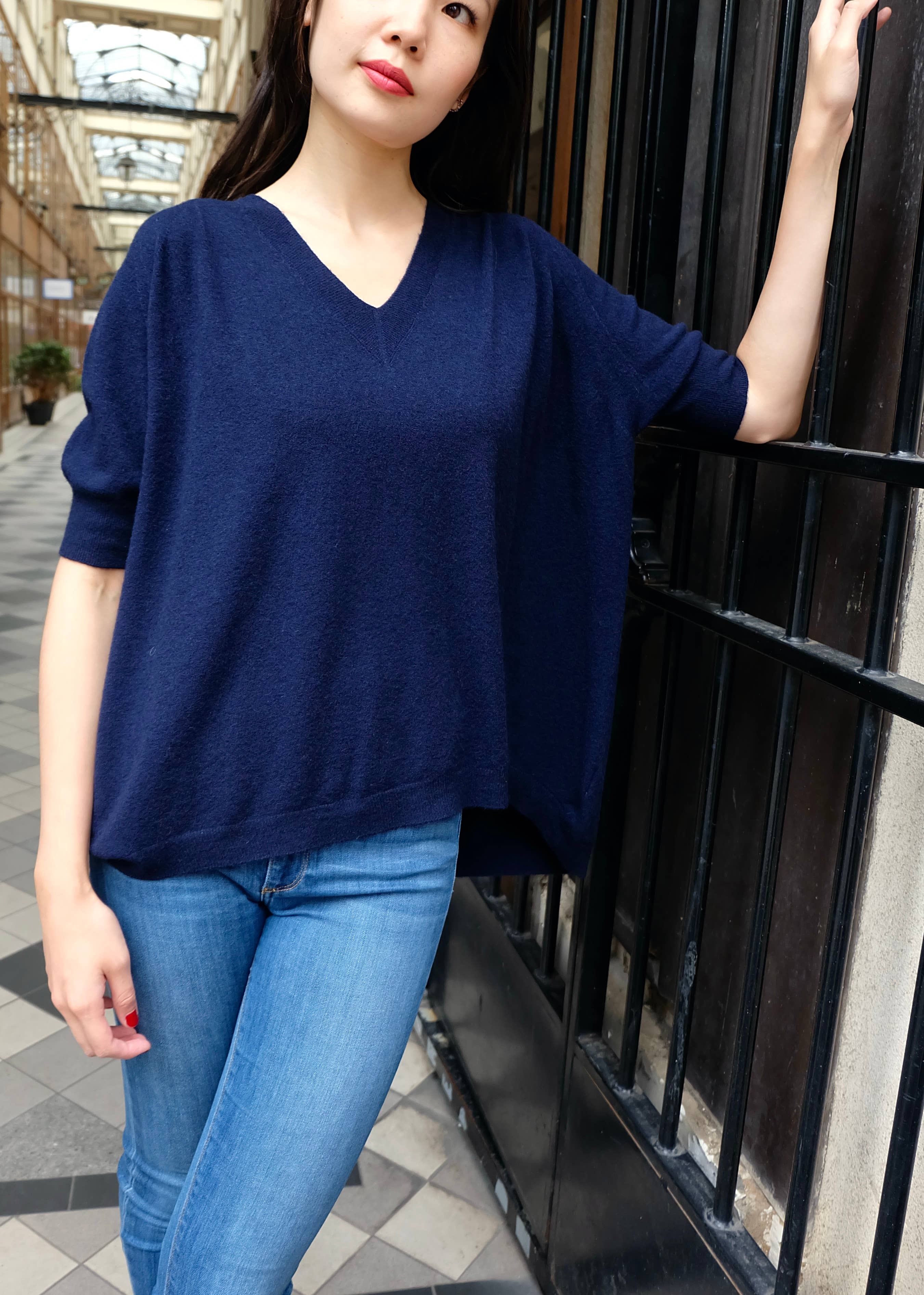 JULIA PARIS – wholesale Pullovertröja - Dam – Stickad tröja med korta ärmar och strukturerad V-ringning10