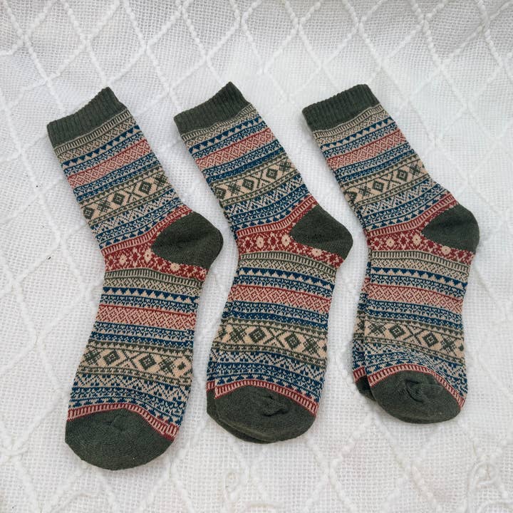 Chaussettes Vintage Nordiques Confortables et Chaudes, Style Ethnique pour la vente par The Arinna Collection LLC