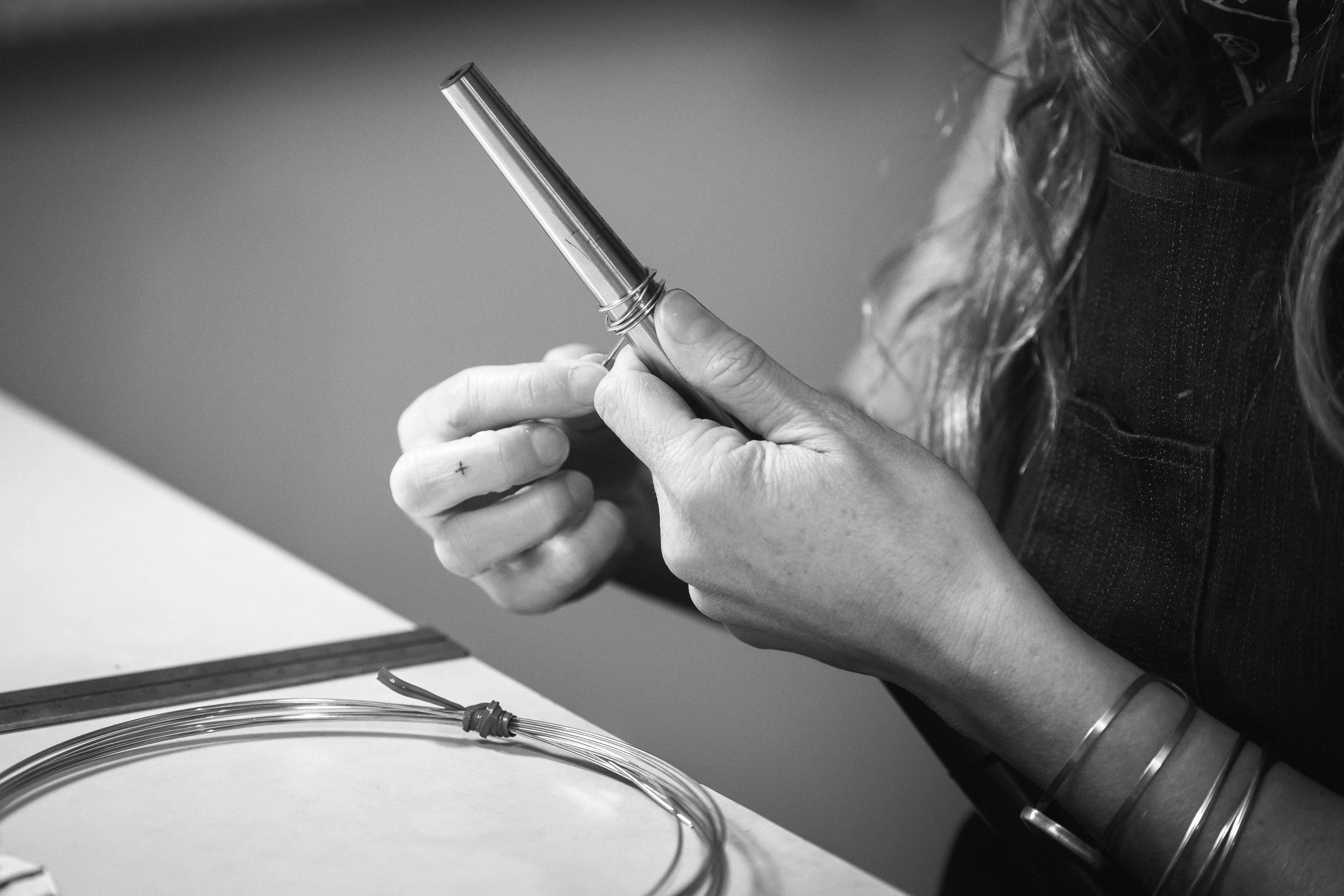 Britta Ambauen Jewelry – wholesale Band/stacked ring – Elegant Continuous Wrap Band Ring3