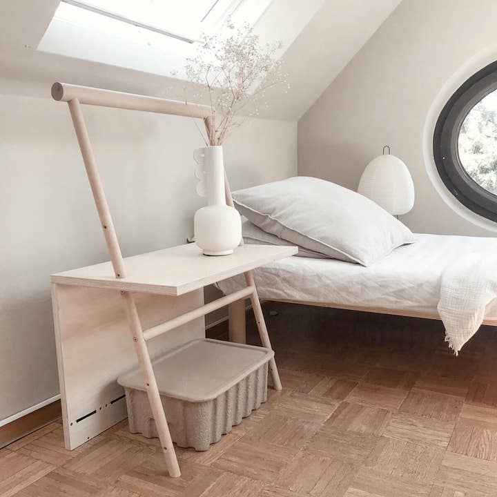 Tavolo in legno «IKIGAI» regolabile in altezza per la vendita all'ingrosso da parte di architect mum