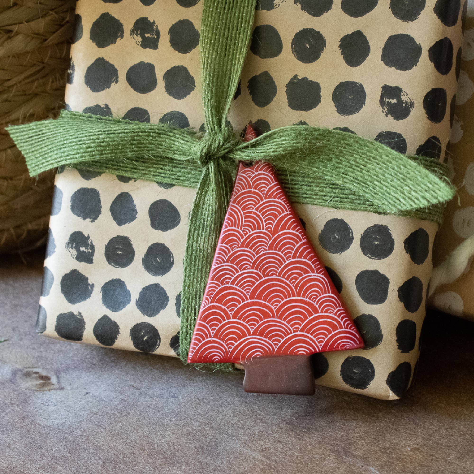 Venture Imports LLC - Wholesale Ornament Set - Christmas Tree Ornaments3