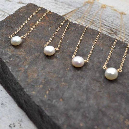 Organische zoetwaterparel-solitaire: platte knopvorm voor wholesale door Sela+Sage