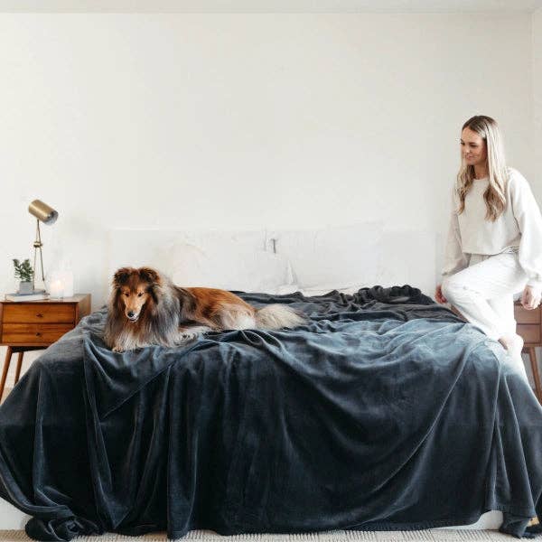 Big Blanket Co - Wholesale Throw Blanket - Original Stretch™ Blanket2