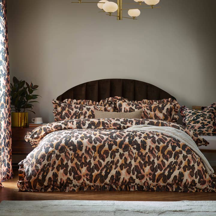 Conjunto de Capa de Edredão com Estampa de Leopardo e Acabamento com Folhos Multicolor por atacado de Riva Home